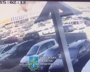 Появилось видео момента удара по "Эпицентру" в Харькове