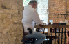 Одиозный экс-министр Червоненко разгуливает по кафе с золотым пистолетом. Фото всколыхнули сети