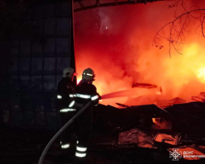 Спалахнула потужна пожежа: показали наслідки удару РФ по Вінниччині