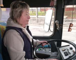Водители грузовиков и тракторов: в правительстве сказали о переквалификации женщин
