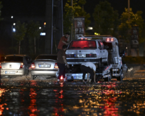 Столицю Туреччини затопило: є жертви