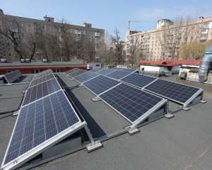 Кабмин анонсировал раздачу денег на установку солнечных панелей для многоквартирных домов