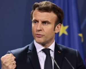 Макрон распустил французский парламент после поражения его политсилы