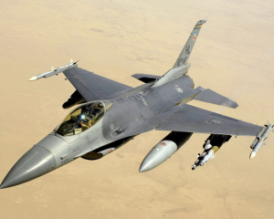 Підготовка українських пілотів на F-16 затягнулась: в Повітряних силах розкрили причини