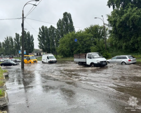 У Києві затопило вулиці у кількох районах