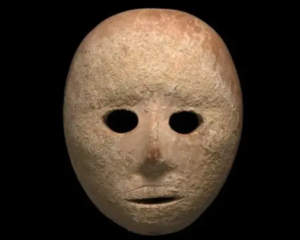Показали маску древнего народа