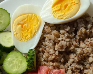 Какую еду и напитки не сочетают с гречкой: список удивит