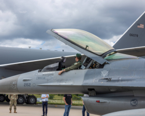Назвали термін передачі Україні винищувачів F-16