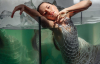 Наталка Денисенко надела сетку и залезла в аквариум для смелых фото