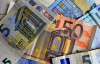 Евро резко подешевел, что с долларом