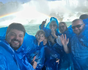 Ірина Федишин з чоловіком і дітьми приїхали до Ніагарського водоспаду: емоційні фото