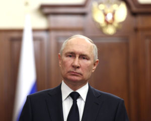 Путін заявив, що не стане виводити війська з України заради переговорів