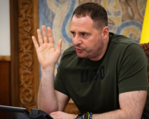 Ермак отреагировал на конфликт Тищенко с военным