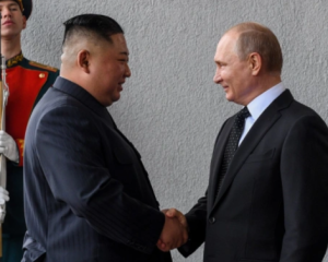 Диктаторы объединяются, но Украина живет и побеждает