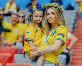 Дружина Зінченка поділилась, як з донькою вболівала за коханого на Євро-2024: яскраві фото