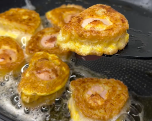 Для швидкого перекусу: як приготувати картопляні рулети з вафлями