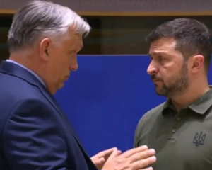 Зеленський і Орбан емоційно поговорили на саміті ЄС у Брюсселі: відео