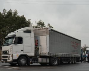 На границе Украины с Польшей возобновили пропуск грузовиков