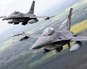 В Конгресі США закликали навчати більше українських пілотів на F-16 - Politico