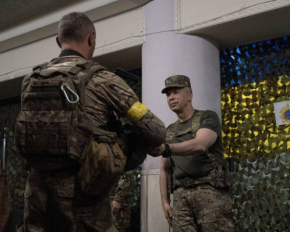 Сырский на Донбассе посетил штурмовую бригаду Нацполиции &quot;Лють&quot;