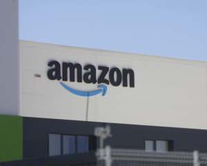 Безос хоче продати акції Amazon за $5 млрд