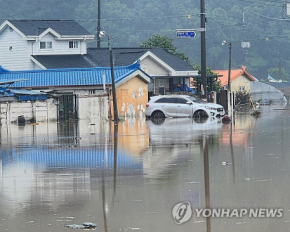 Масштабное наводнение убило по меньшей мере пять человек