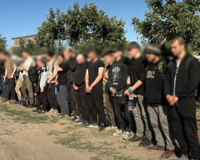 "Похід тривав не довго" - на кордоні зловили групу з 27 чоловіків. Фото і відео
