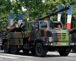 Франція виділить Україні новий пакет допомоги: до нього увійдуть гаубиці Caesar