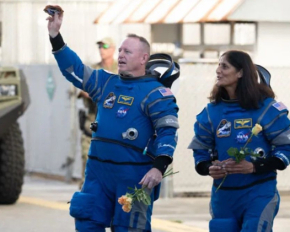Двоє астронавтів NASA застрягли у космосі