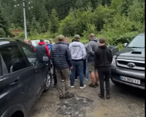 Напад на працівників ТЦК в Івано-Франківській області: чотирьом чоловікам загрожує тюрма