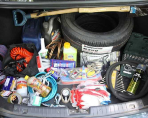 Які речі обов'язково мають бути в автомобілі: список