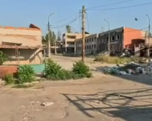 "Не похоже на бьющую ключом жизнь": в сети показали видео из центра оккупированного Мариуполя