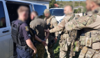 В Тернопольской области мужчина в военной форме стрелял по людям из автоматического оружия. Есть погибшие и раненые - полиция
