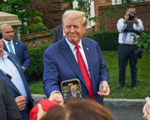 &quot;Хлопець, якому потрібно відпочити&quot;: про Трампа жартують через його вік