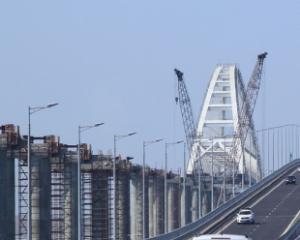 В Севастополе атака дронов. Оккупанты перекрыли Крымский мост