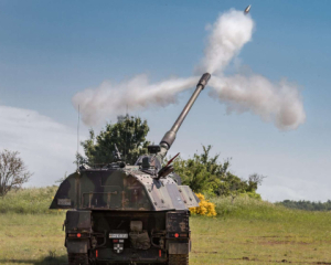 12 САУ Panzerhaubitz 2000 Німеччина пообіцяла Україні