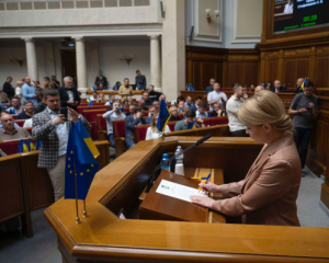 Вступ в ЄС -  суперечлива умова змін Конституції під час війни