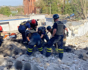 Російський удар по Кривому Рогу: під завалами знайшли тіло загиблої жінки