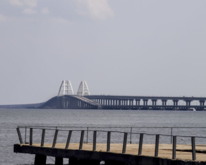 Загородження з Кримського мосту віднесло до Керчі