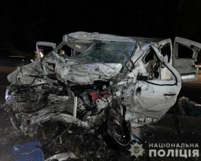 Автівка врізалась у мікроавтобус: серед загиблих є діти