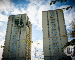 Знищено близько десятка дронів: у КМВА показали нові фото наслідків російського удару по Києву