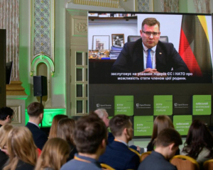 НАТО должно предоставить Украине приглашение к членству - министр обороны Литвы