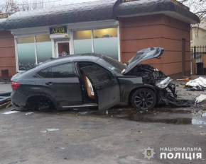 П&#039;яний водій BMW влетів у зупинку громадського транспорту - є жертви