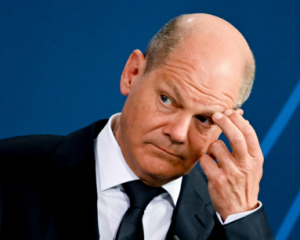 Шольца объявили "антимужчиной" года в Германии - DW