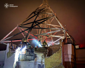 На Киевщине обломки вражеского дрона попали в многоэтажку