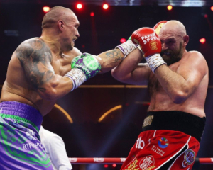 Усик відреагував на заяву Ф'юрі про "різдвяний подарунок" від суддів