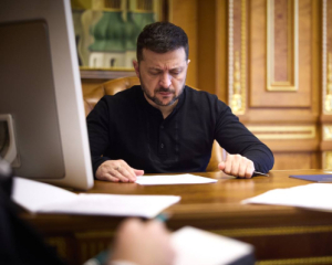 Зеленский перенес повышение налогов на 1 января