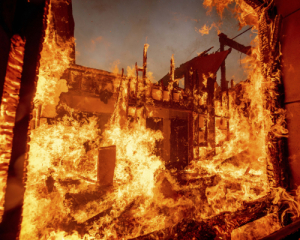 Смертельна стихія охопила п'ять районів Лос-Анджелеса - евакуювали 180 тис. людей