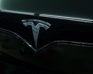 Tesla подает в суд ЕС из-за тарифов на импорт электромобилей из Китая