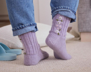 Чи правильно називати шкарпетки носками: найпоширеніша мовна помилка українців